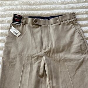 NWT Roundtree & Yorke Travel Smart Core Comfort Waistband Flat Front Pants!